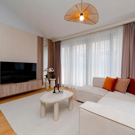 Two-bedroom Family In Managed - Location With Elevator - Parking & Secure Access Apartment