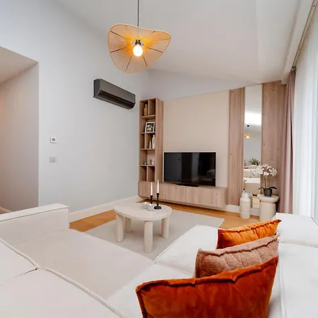 Two-bedroom Family In Managed - Location With Elevator - Parking & Secure Access Istanbul