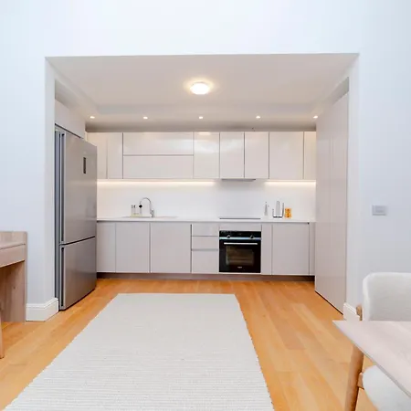 Two-bedroom Family In Managed - Location With Elevator - Parking & Secure Access