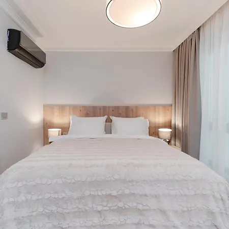 Two-bedroom Family In Managed - Location With Elevator - Parking & Secure Access Apartment