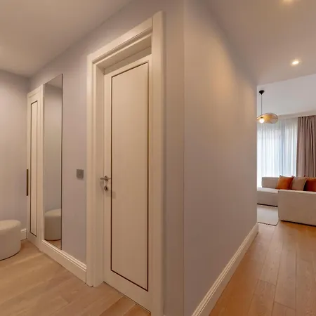 Apartment Two-bedroom Family In Managed - Location With Elevator - Parking & Secure Access