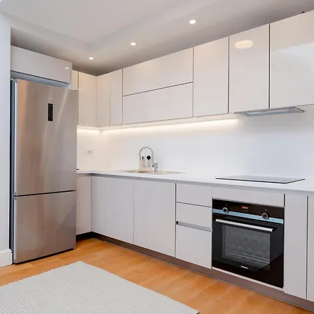 Two-bedroom Family In Managed - Location With Elevator - Parking & Secure Access Apartment 4*