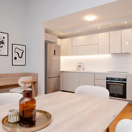Apartment Two-bedroom Family In Managed - Location With Elevator - Parking & Secure Access Istanbul