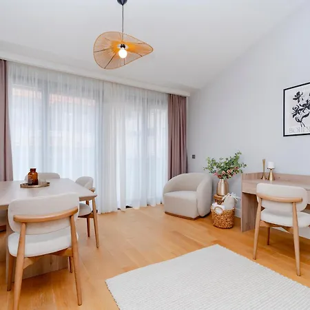 Apartment Two-bedroom Family In Managed - Location With Elevator - Parking & Secure Access