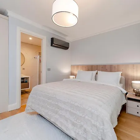 Apartment Two-bedroom Family In Managed - Location With Elevator - Parking & Secure Access 4*