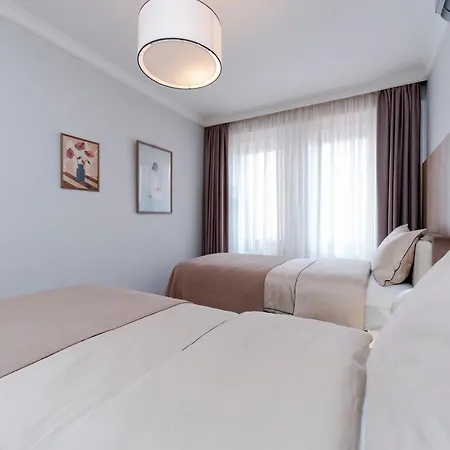 Two-bedroom Family In Managed - Location With Elevator - Parking & Secure Access Apartment