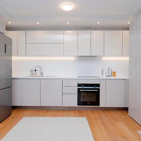 Apartment Two-bedroom Family In Managed - Location With Elevator - Parking & Secure Access 4*
