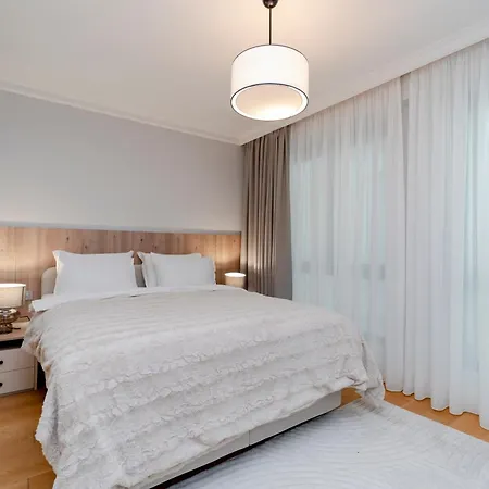 Apartment Two-bedroom Family In Managed - Location With Elevator - Parking & Secure Access