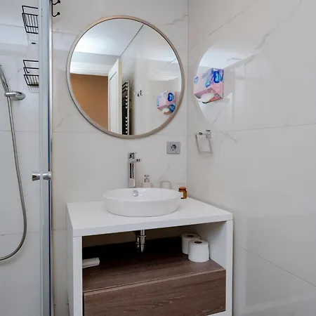 Apartment Two-bedroom Family In Managed - Location With Elevator - Parking & Secure Access