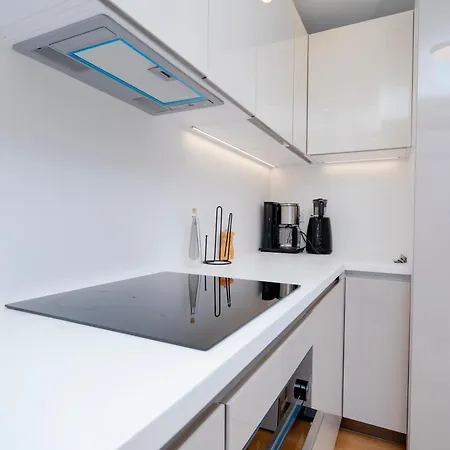 Two-bedroom Family In Managed - Location With Elevator - Parking & Secure Access 4*