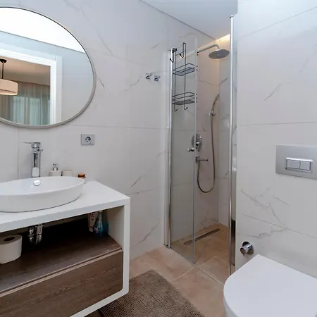 Apartment Two-bedroom Family In Managed - Location With Elevator - Parking & Secure Access 4*