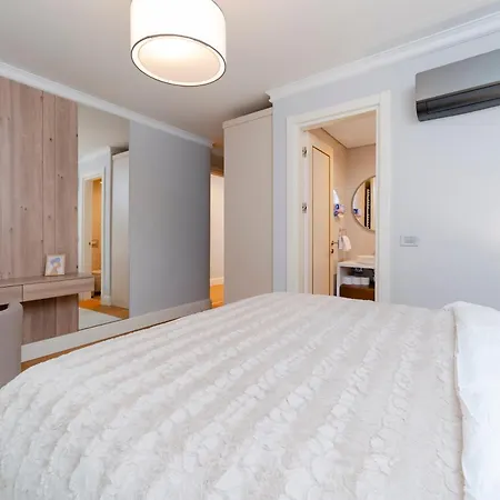 Two-bedroom Family In Managed - Location With Elevator - Parking & Secure Access 4* Istanbul