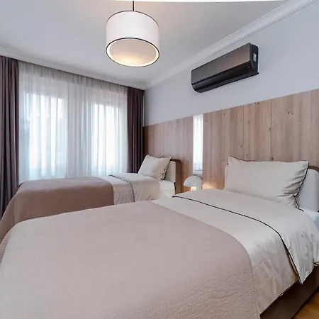 Two-bedroom Family In Managed - Location With Elevator - Parking & Secure Access