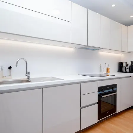 Two-bedroom Family In Managed - Location With Elevator - Parking & Secure Access Apartment 4*